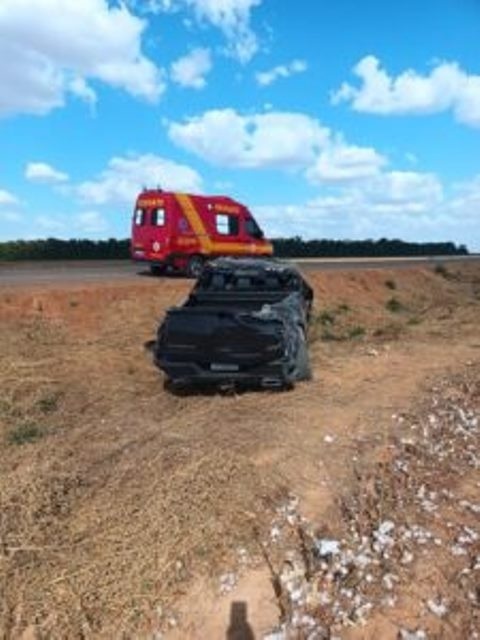 Motorista morre após ser arremessado fora do carro