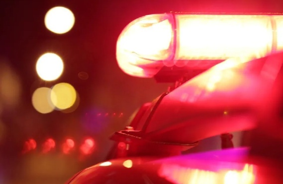 Motorista embriagado e dois bebês morrem após carro bater em árvore em MT