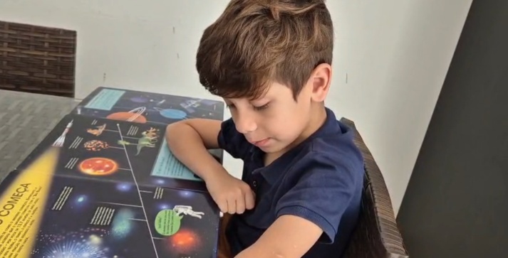 Brasileiro de 7 anos descobre asteroide que pode colidir com a Terra em milhões de anos