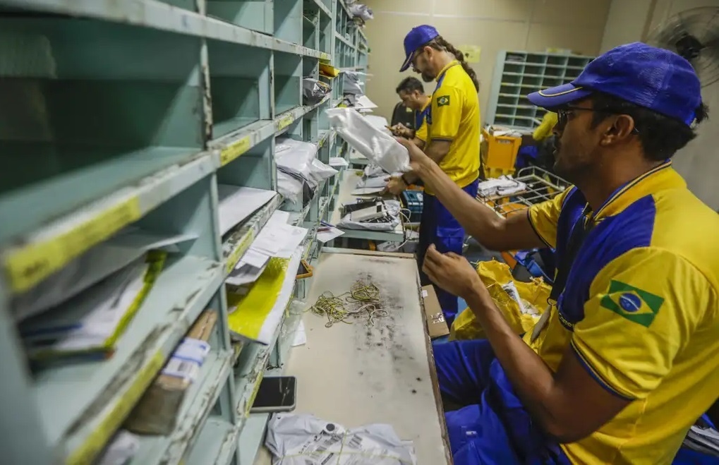 Concurso dos Correios com salário de até R$ 6.872: veja como se inscrever