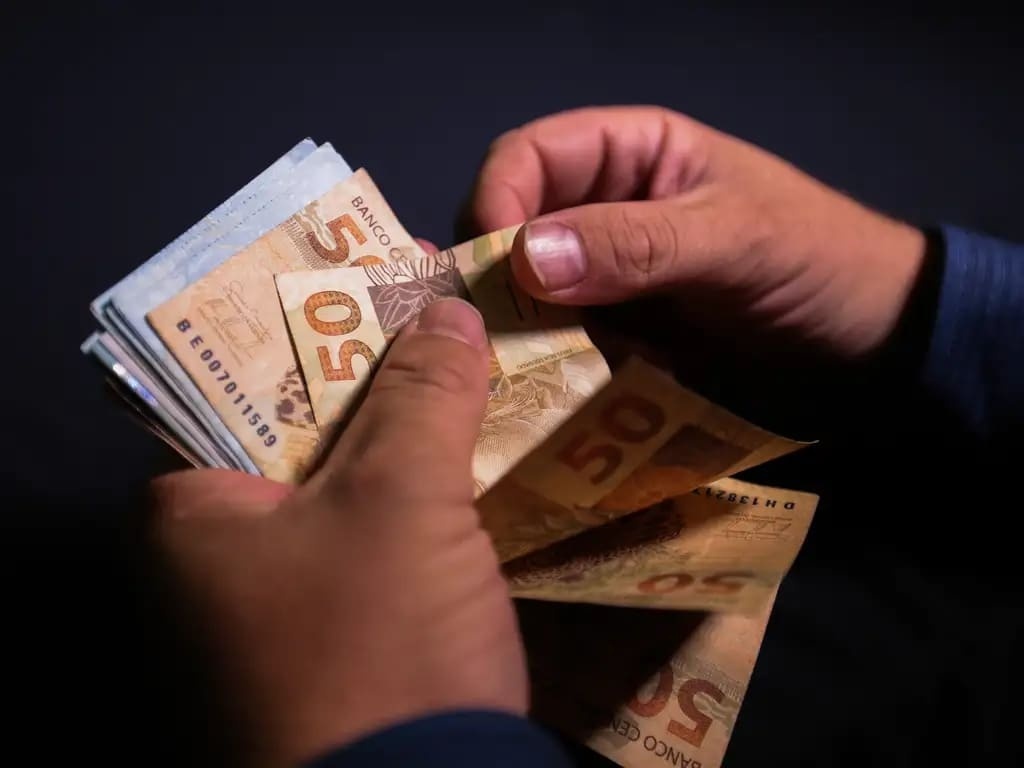 Apostas esportivas impactam orçamento das classes D e E e mudam gastos das famílias