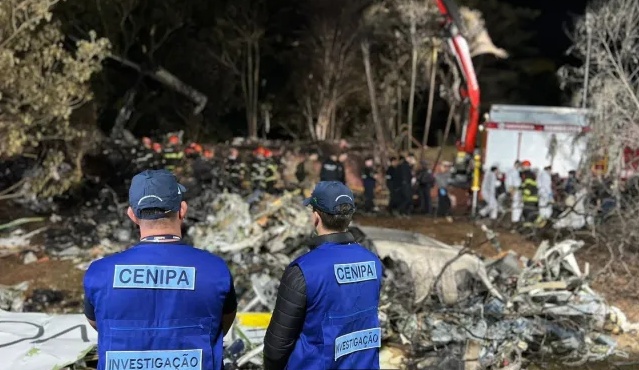 Posição dos corpos indica que passageiros da Voepass foram avisados da queda, diz perícia