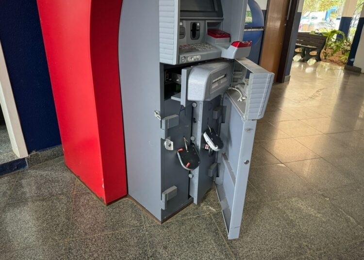 Ladrões arrombam caixa eletrônico em Prefeitura de Sorriso e levam dinheiro