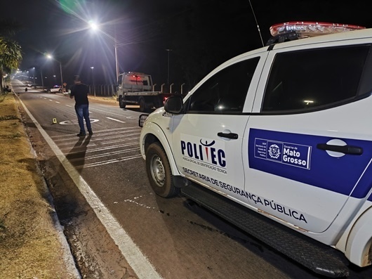 Jovem morre após perder controle de moto e colidir em poste