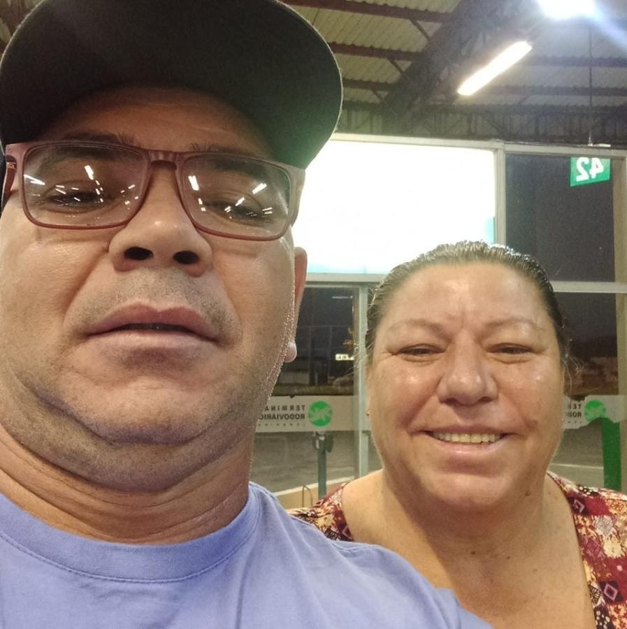 Casal morre após carro cair dentro de rio em estrada do interior de MT