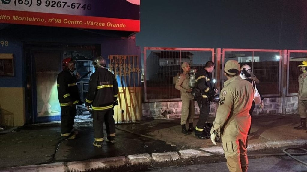 Com 40 anos de fundação, incêndio destrói loja de artigos religiosos no centro de VG