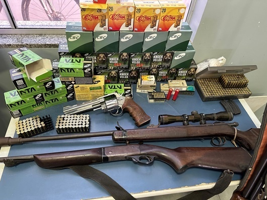 PM apreende armas de fogo após denúncia de violência doméstica em Sinop