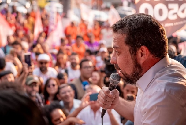Polícia investiga Hino Nacional em linguagem neutra em ato de Boulos