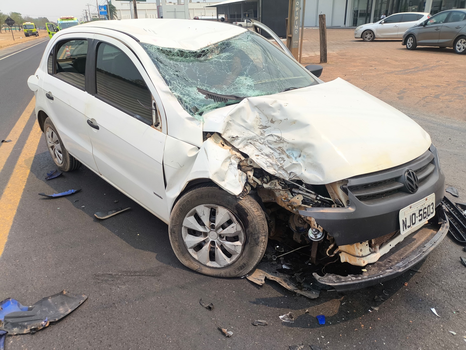 Jovem fica em estado grave após colisão entre carro e moto em Sinop