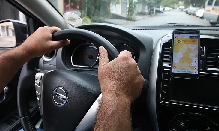 Projeto autoriza motorista de aplicativo a usar saldo do FGTS para comprar veículo