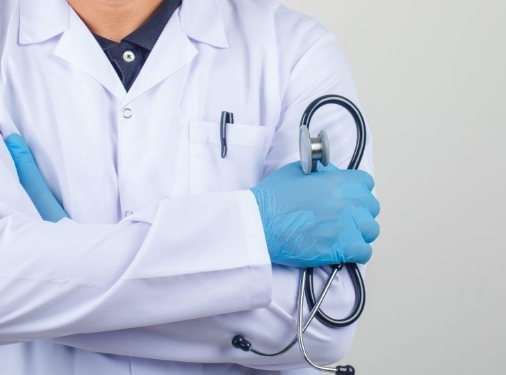 Faculdades com liminar usam até corretor de imóveis para vender vagas de medicina