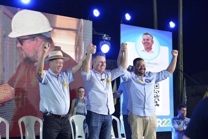 'Em time que ganha não se mexe, se acelera', afirma governador em apoio à reeleição de Roberto Dorner