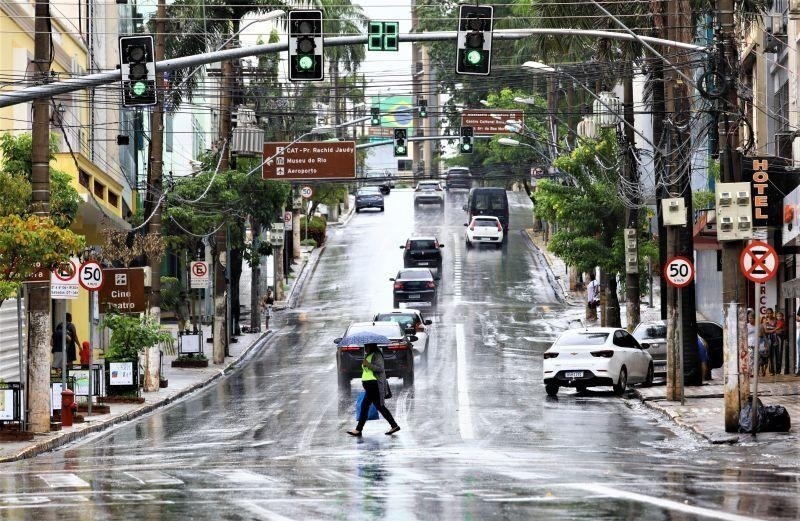 Após dias de calor intenso, chuva chega a MT e Inmet alerta para risco de tempestade