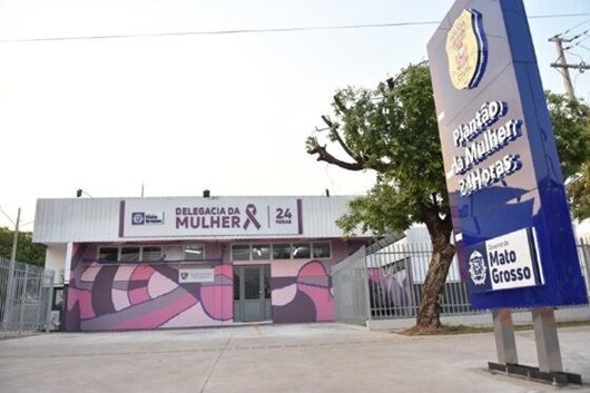Mulher acorda de madrugada e flagra marido se masturbando ao lado da filha bebê