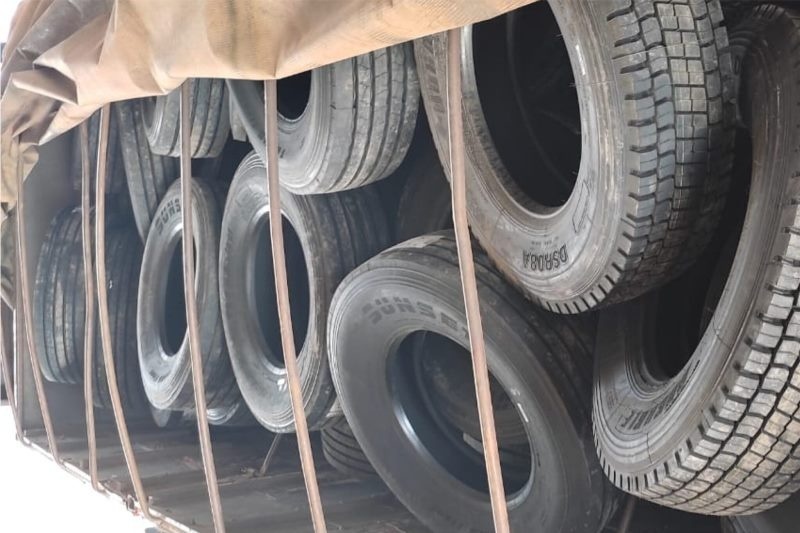 Fiscalização flagra carga de pneus transportados sem documento fiscal avaliada em R$ 485 mil