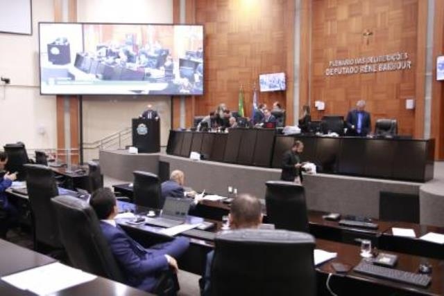 Deputados aprovam projeto que autoriza uso da força policial sem decisão judicial