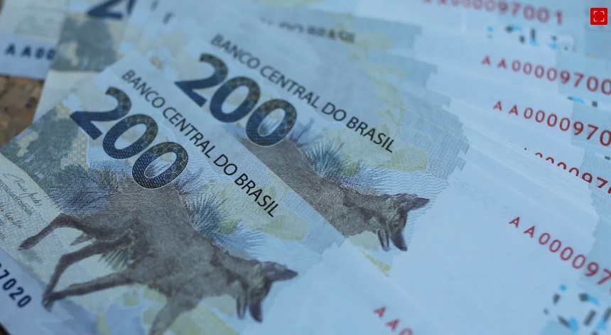 Beneficiários do Bolsa Família enviaram R$ 3 bi para bets em um mês, diz BC