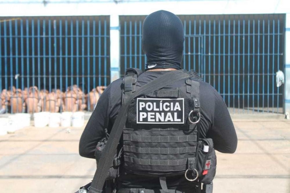 Três policiais penais são condenados por facilitar fuga no antigo Carumbé; presos saíram pela porta da frente