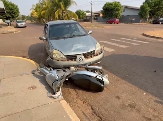 Sinop: Moto corta preferencial e acaba atingida por carro