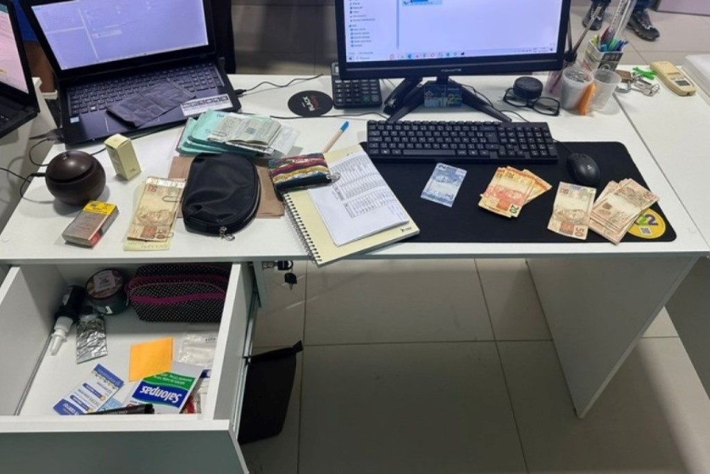 PF realiza busca e apreensão em comitê do PL
