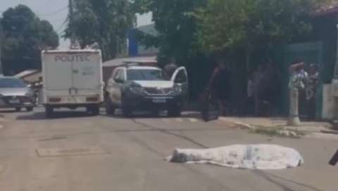 Homem morre após passar mal, cair de moto de aplicativo e bater cabeça