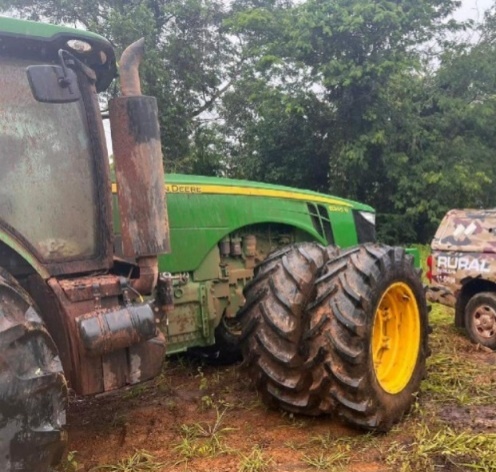 Trabalhador de 21 anos morre ao cair de trator e ser atropelado por carreta