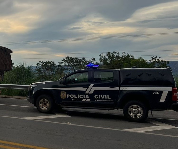 Mulher é morta pelo marido na frente das filhas dentro de casa em MT