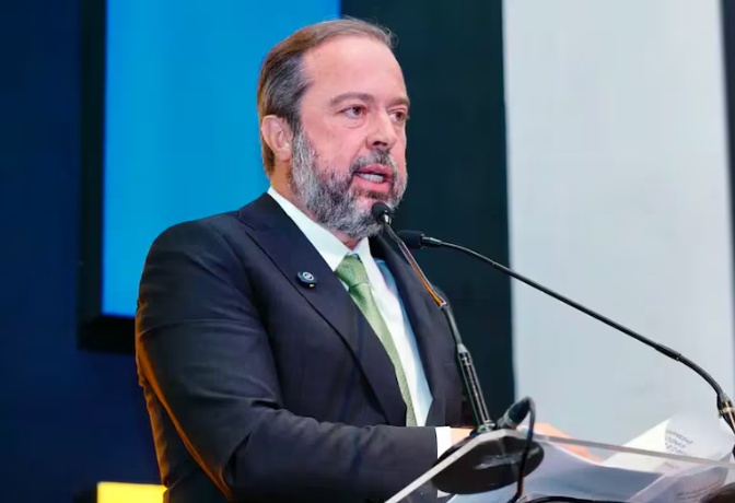 Se houver risco energético, horário de verão volta neste ano, afirma Alexandre Silveira
