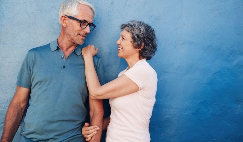 Até 2070, mulheres continuarão vivendo mais que os homens, mas 'vantagem' diminuirá, aponta IBGE