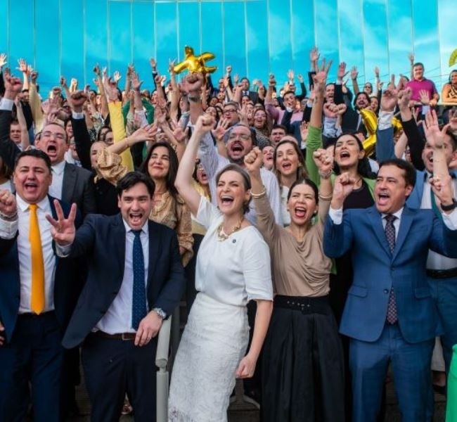 Xênia protocola chapa com foco na defesa das mulheres, integração da capital com interior e valorização da advocacia