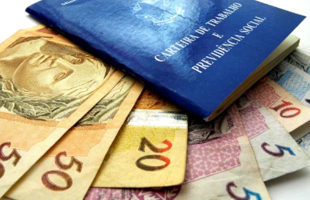 Veja quando começa a ser paga a primeira parcela do 13º salário e quem tem direito