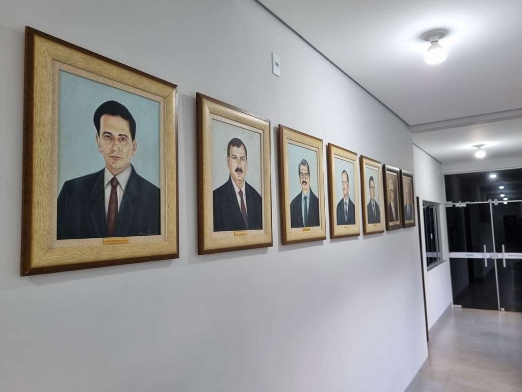 Dorner contrata pintura do seu quadro de prefeito e dos outros dois antecessores