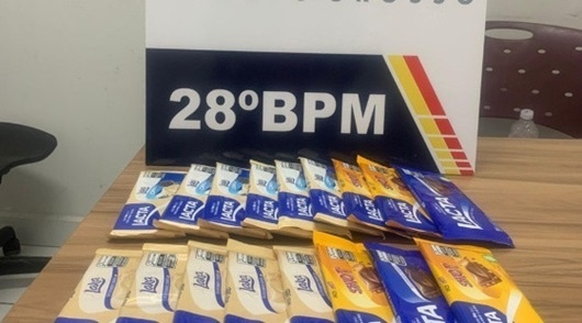 Homem é preso após colocar 17 barras de chocolate dentro de calça e furtá-las