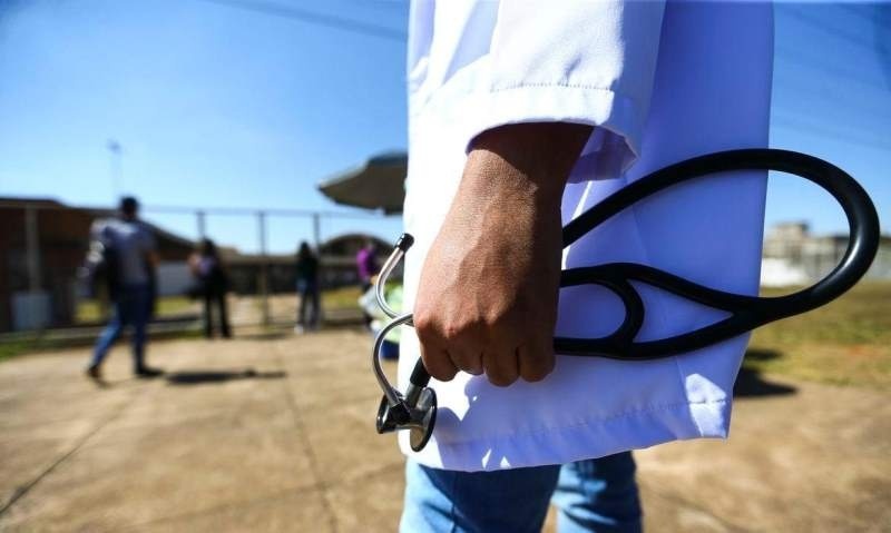 Estudante de medicina é preso após atropelar e matar a própria mãe no RJ