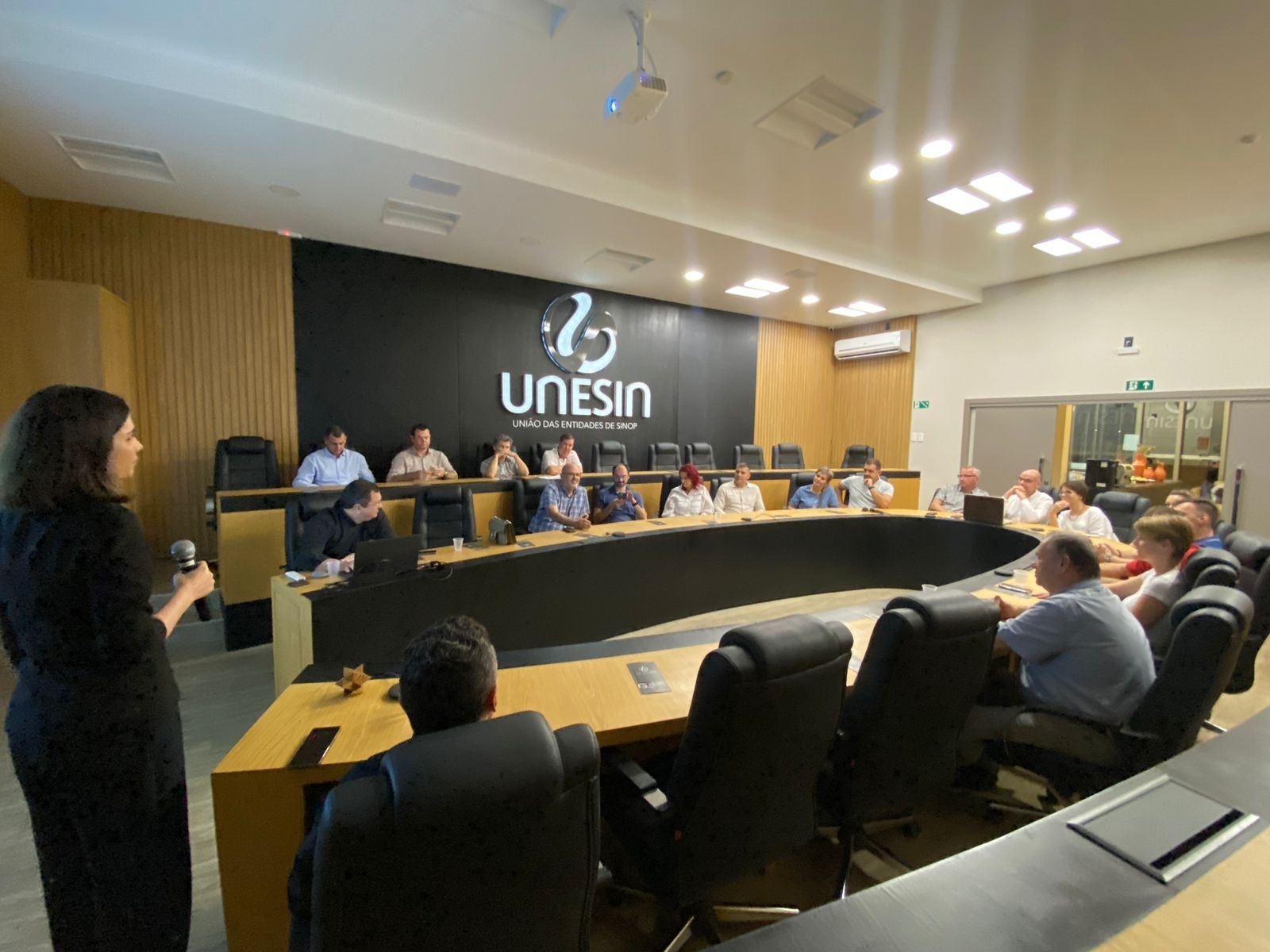 UNESIN Recepciona comitiva da Hungria que visita Sinop
