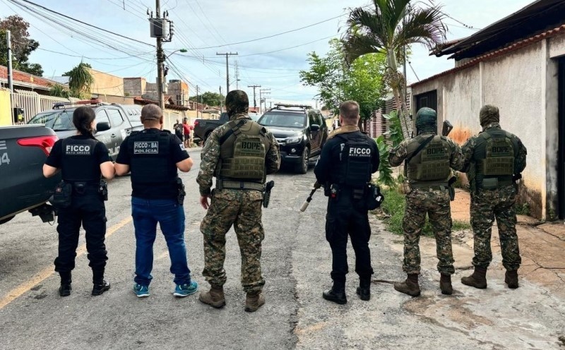 Criminosos que enviavam armas e drogas de Cuiabá para a Bahia e executaram PMs são alvos de operação