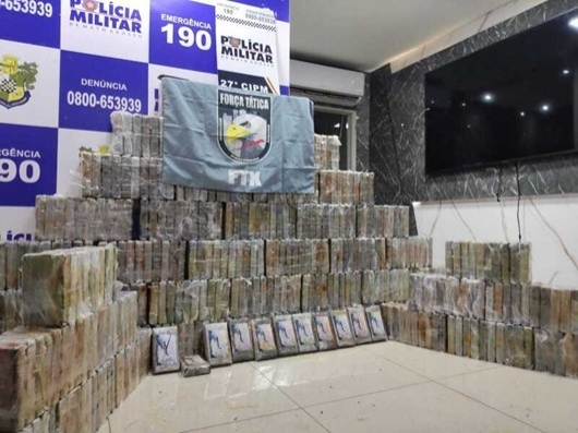 Polícia Militar apreende 565 quilos de cocaína escondidas em caminhão em MT