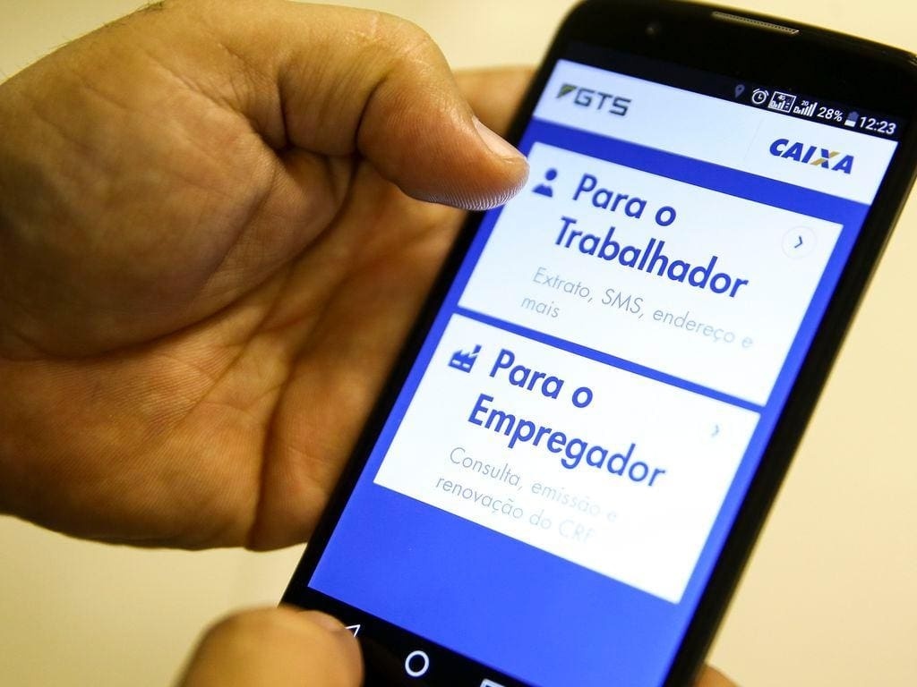 Novo golpe do FGTS rouba dados e faz empréstimo em nome da vítima; entenda
