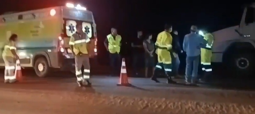 Motos se ''enroscam'' em caminhão após tentativa de ultrapassagem na BR-163