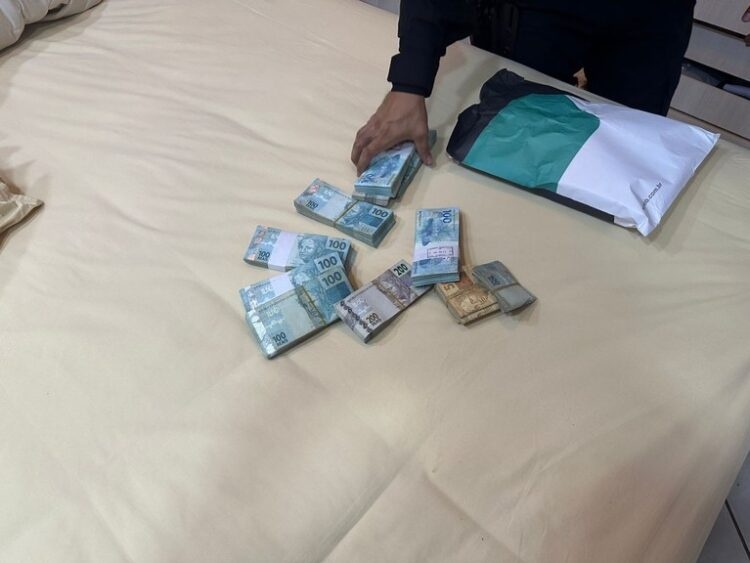 PF encontra R$ 100 mil com acusado de divulgar vídeos íntimos de delegado que disputou eleições em MT