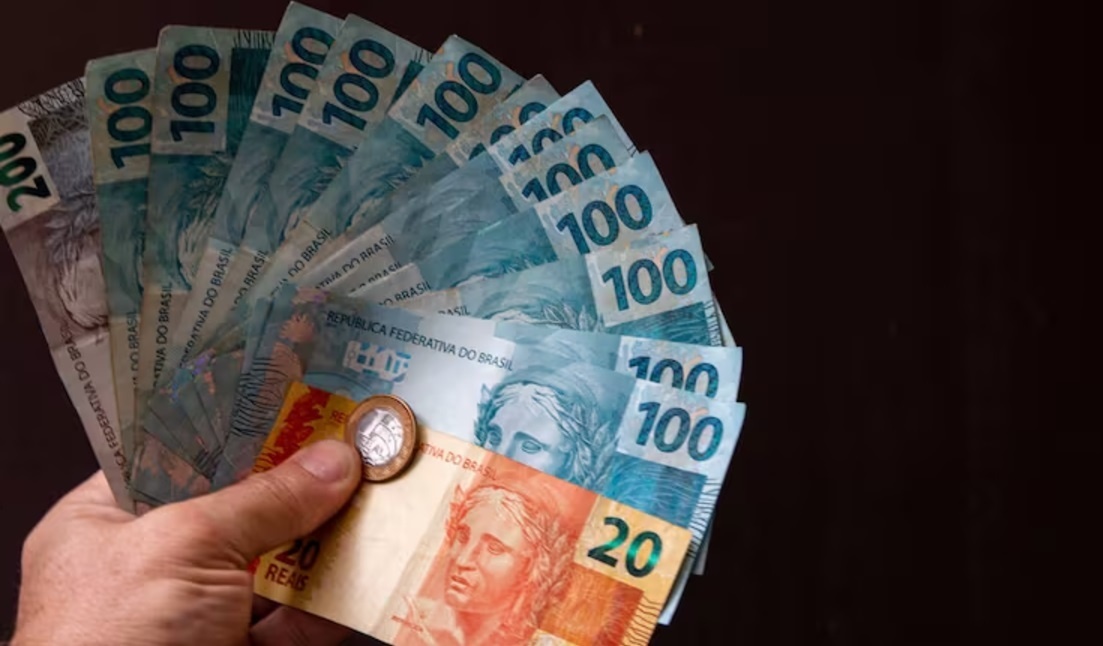 Governo já projeta salário mínimo de R$ 1.516 para 2025, com revisão da inflação