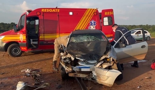 Gestante fica gravemente ferida após colisão entre carros na MT-222 em Sinop
