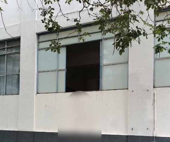 Jovem morre ao invadir escola, inalar gás de ar-condicionado e se cortar após soco em janela de vidro em MT