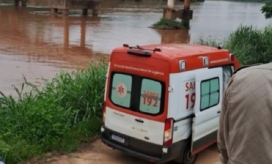 Mulher se joga de ponte e é resgatada com ferimentos