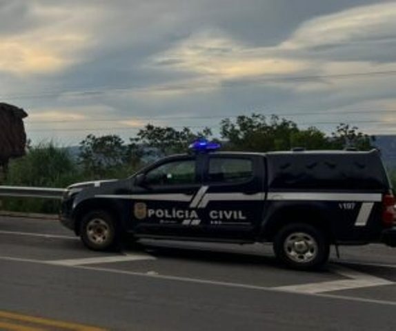 Mulher que se prostituía em casa e permitia abuso dos filhos de 9 e 6 anos é presa