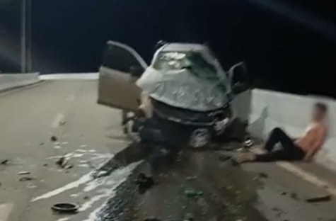 Menor de 14 anos pega S10 do pai e a destroi em viaduto