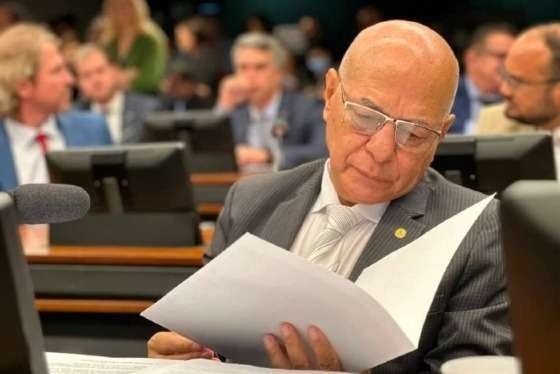 Deputado federal é suspeito de manter relações íntimas com um adolescente