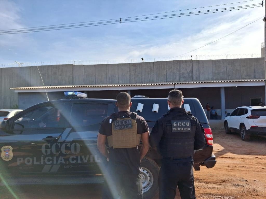 Policial penal é flagrado com celulares escondidos em caixa de bombom