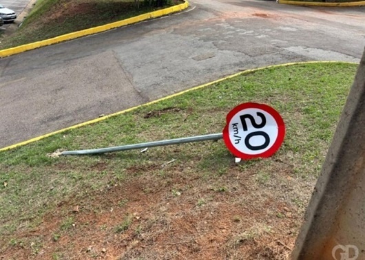 Bebê morre e criança fica ferida após serem atingidos por placa “atropelada” pela tia no estacionamento da AL