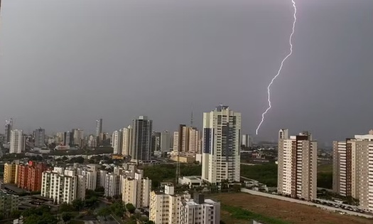 Inmet alerta para chuvas de até 50 milímetros e ventos fortes em MT; veja a previsão
